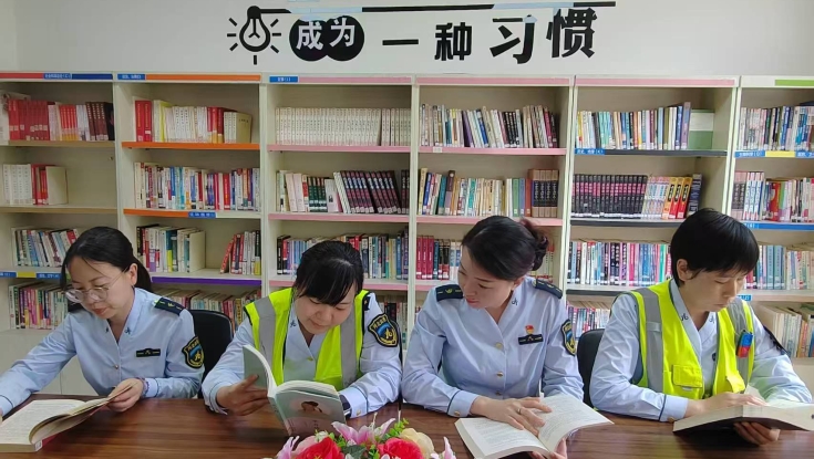 野三坡收费站：人间最美四“阅”天 最是书香能致远